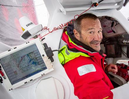Affairé dans la réparation de son trimaran victime d?un chavirage sur la Route du Rhum, Lalou est également très impliqué dans la conception et la construction du futur Arkema 4. Nautisme Article