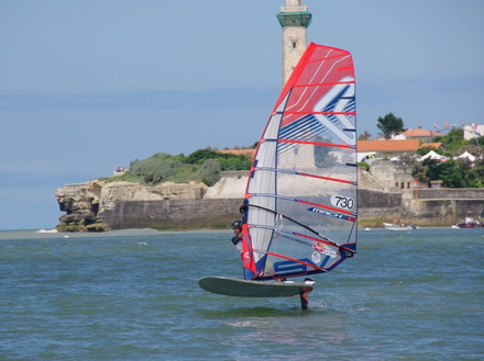 La zone de course se situe à l'entrée de l'estuaire de la Gironde, délimitée par le plateau de Cordouan et les baies de Royan et Saint-George de Didonne.