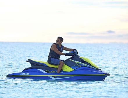 Le jet est équipé de la technologie RiDE, un système de contrôle intuitif et simple d'utilisation pour le pilotage. Nautisme Article