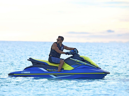 Le jet est équipé de la technologie RiDE, un système de contrôle intuitif et simple d'utilisation pour le pilotage. Nautisme Article