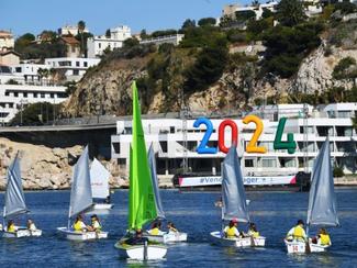 Voile aux JO-2024 : une course au large entre...