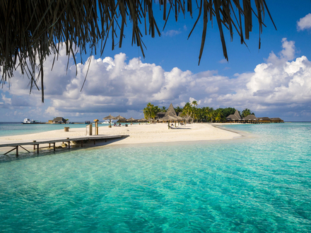 Préférez donc l'île de Veligandu, considérée comme l'une des plus belles îles de l'archipel. Préférez donc l'île de Veligandu, considérée comme l'une des plus belles îles de l'archipel.