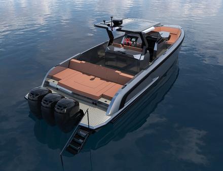 Pour répondre à la demande, le nouveau VQ 40 existera également en version hors-bord avec trois puissants moteurs sur le tableau arrière. Nautisme Article