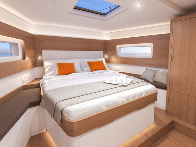 L'intérieur du First Yacht 53 est proposé en trois cabines et deux salles d'eau avec une cabine de propriétaire à l'avant et en option trois cabines et trois salles d'eau et une cabine skipper. Nautisme Article