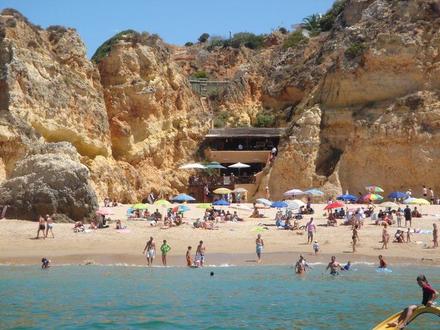 Le restaurant Canico merite d'etre essaye, non seulement pour sa cuisine portugaise, mais aussi pour son cadre a couper le souffle ! Le restaurant Canico merite d'etre essaye, non seulement pour sa cuisine portugaise, mais aussi pour son cadre a couper le souffle !