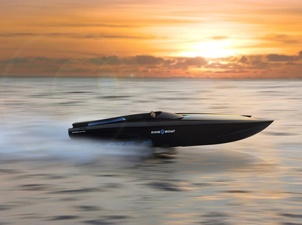 Propulsé par deux moteurs inboard Mercury Racing de 1 750 chevaux chacun, le Bagheera GTS 3500 HP promet d'excellentes performances : on parle de 110 noeuds.