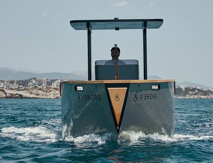 Cette année, les visiteurs pourront admirer sur l'esplanade devant le Grimaldi Forum, l'Eelex 8000 du chantier suédois X Shore, un bateau 100% électrique. Nautisme Article