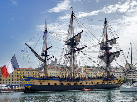 La frégate l'Hermione amarrera le 7 juin à Rouen et sera ouverte au public pour la visite. La frégate l'Hermione amarrera le 7 juin à Rouen et sera ouverte au public pour la visite.