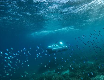 Le groupe Uber a ouvert une filiale en Australie avec un nouveau service : scUber, un sous-marin pour découvrir la Grande Barrière de corail. Nautisme Article