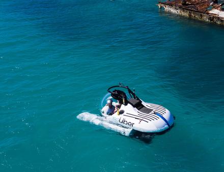 Le sous-marin peut plonger à 150 mètres de profondeur et peut accueillir deux passagers. Le prix : environ 2000 euros pour une balade d'une heure. Nautisme Article