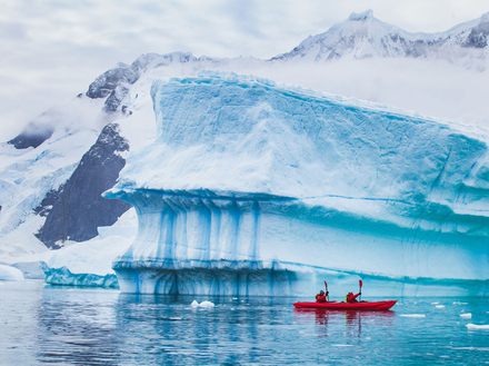 Le tourisme se développe en Antarctique : il s'agit surtout d'un tourisme éducatif et scientifique (sauf quelques exceptions malheureusement)...