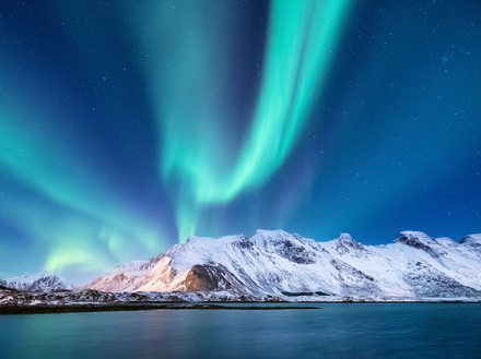 Réserver vos vacances en avance pour cet hiver et direction les îles Lofoten en Norvège pour observer les aurores boréales !
