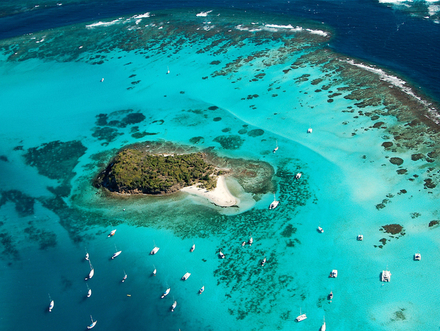 Saint-Vincent-et-les-Grenadines est totalement représentatif du paradis caribéen et la meilleur façon de le découvrir : à la voile !