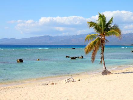 Non loin de là se trouvent certaines des plus belles plages de la côte sud, réputées notamment pour la plongée. Non loin de là se trouvent certaines des plus belles plages de la côte sud, réputées notamment pour la plongée.