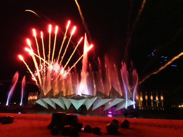Un évènement impressionnant créé à base de jeux de lumière, d'eau et de feu. Nautisme Article