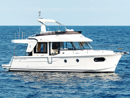 Conçu pour remplacer le précédent Swift Trawler 44, le nouveau Swift Trawler 41 s'affirme avec justesse dans la catégorie des vedettes de voyage de 40 pieds. Conçu pour remplacer le précédent Swift Trawler 44, le nouveau Swift Trawler 41 s'affirme avec justesse dans la catégorie des vedettes de voyage de 40 pieds.