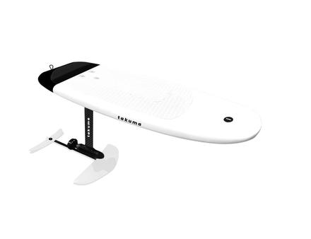 Le E-Takuma est une planche de surf qui est montée sur un foil, il permet de faire sortir la planche au dessus de l'eau. Nautisme Article