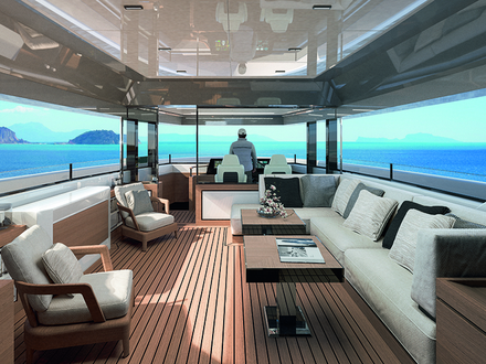 La relation directe avec la mer et l'environnement autour est mise en exergue dans le cockpit, d'une surface de 65 m2, directement relié à la plateforme arrière grâce à quelques marches. Nautisme Article