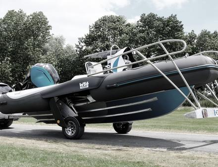 Le Wetton se dirige sur route avec simplicité grâce à quelques commandes sur le tableau de bord, telle une voiture téléguidée. Nautisme Article