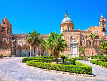 Palerme offre aux touristes un patrimoine exceptionnel, &agrave; la fois du point de vue de son abondance et de sa diversit&eacute;, et notamment la Cath&eacute;drale.