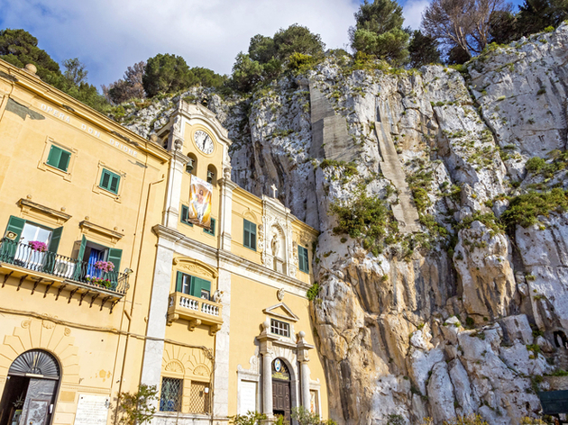 Le sanctuaire de Sainte Rosalie est l'un des monuments les plus emblématiques de Sicile. Il offre un panorama exceptionnel sur Palerme. Nautisme Article