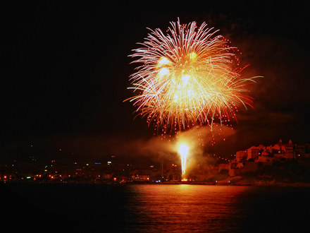 Le feu sera tir&eacute; &agrave; 23h depuis les remparts de la citadelle, qui domine la mer. 