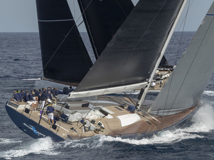 Magic Carpet, un voilier moderne participera cette année aux Voiles.  Magic Carpet, un voilier moderne participera cette année aux Voiles.