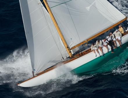 Jour de fête, un voilier datant de 1930 et restauré récemment, participera aux régates. Nautisme Article