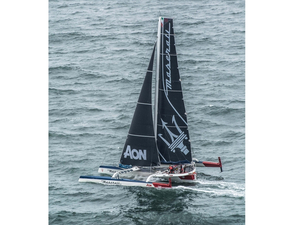 Transpacifique : Maserati Multi 70, 3e position et collision dans la nuit