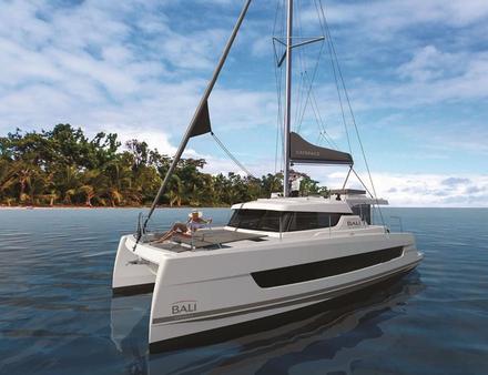 Le Bali Catspace sera également proposé en version moteur : le Catspace MY, sur la base d'une même coque. Nautisme Article