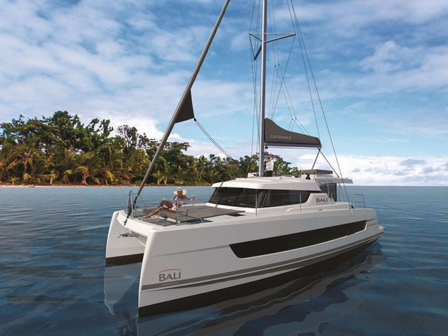 Le Bali Catspace sera également proposé en version moteur : le Catspace MY, sur la base d'une même coque. Nautisme Article
