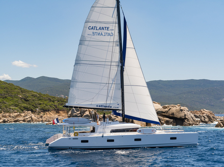 « Il est important de préciser que nous ne sommes pas une entreprise de location de bateaux, nous vendons des croisières. Nous proposons à nos clients un service complet : la location à la cabine. » « Il est important de préciser que nous ne sommes pas une entreprise de location de bateaux, nous vendons des croisières. Nous proposons à nos clients un service complet : la location à la cabine. »