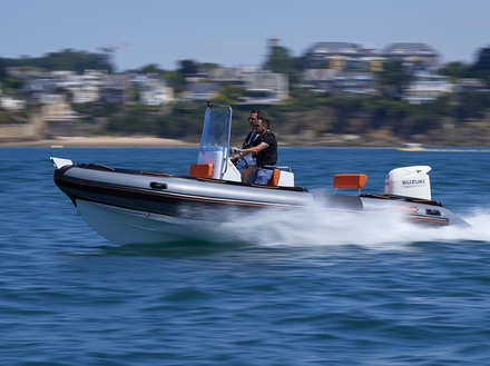 Zeppelin annonce la livraison d'un semi-rigide « clé en main », un 20Vpro spécialement conçu pour un usage de plaisance : « Vitamine ».