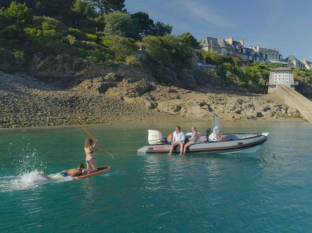 Il est livré « clé en main » avec des équipements et des technologies éprouvées pour un usage familial au prix de 39 990 euros TTC. Il est livré « clé en main » avec des équipements et des technologies éprouvées pour un usage familial au prix de 39 990 euros TTC.