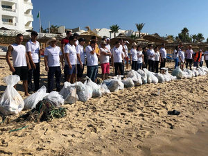 Sur les plages de Tunisie, des citoyens sont en guerre contre les déchets ! 