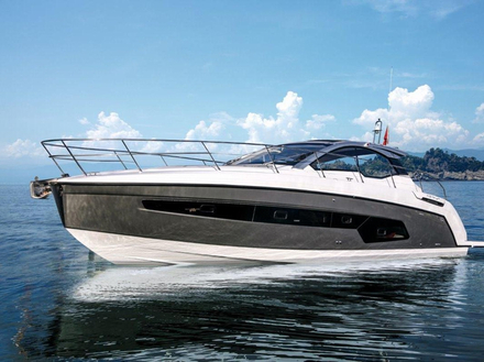 L'Atlantis 45 succède au 43', le best-seller de la série. Nautisme Article