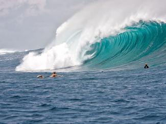 Où admirer les plus hautes vagues du monde ?