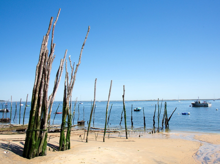 La réverbération du soleil sur l'eau augmente la quantité de rayons reçus sur la peau.   La réverbération du soleil sur l'eau augmente la quantité de rayons reçus sur la peau.