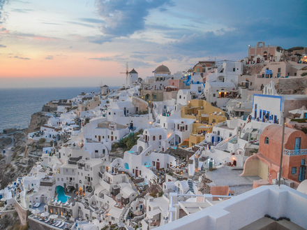 Marchez pour arriver au sommet de la ville et vous pourrez profiter de la vue digne d?une carte postale.