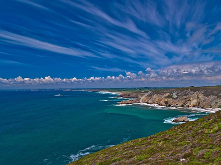 La presqu'île vous offrira une multitude de découvertes du Cap de la Chèvre, situé à l'extrême ouest du Finistère, à l'île Vierge en passant par l'Espace Remarquable de Bretagne.  La presqu'île vous offrira une multitude de découvertes du Cap de la Chèvre, situé à l'extrême ouest du Finistère, à l'île Vierge en passant par l'Espace Remarquable de Bretagne.
