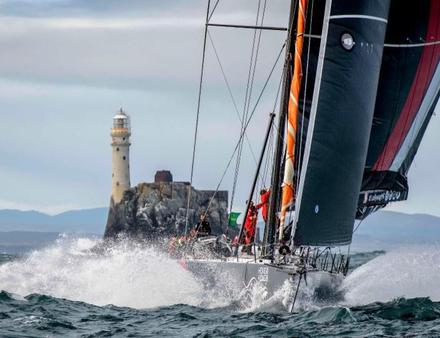 L'état de la mer n'était pas praticable, causant le mal de mer aux équipages des plus petits bateaux. Tout cela fut vite oublié une fois le phare du Fastnet contourné. Nautisme Article