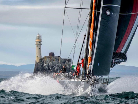 L'état de la mer n'était pas praticable, causant le mal de mer aux équipages des plus petits bateaux. Tout cela fut vite oublié une fois le phare du Fastnet contourné. Nautisme Article