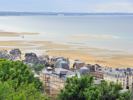 Rendez-vous à Houlgate pour profiter un maximum des rayons du soleil. Rendez-vous à Houlgate pour profiter un maximum des rayons du soleil.