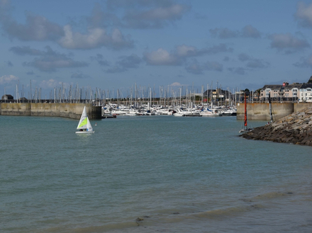 Entrée du port de plaisance. Entrée du port de plaisance.