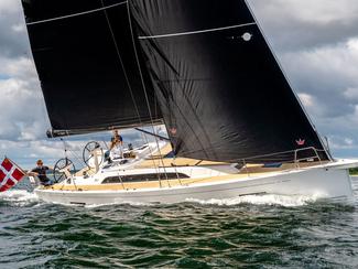 X-Yachts 4° : le juste équilibre entre vitesse...