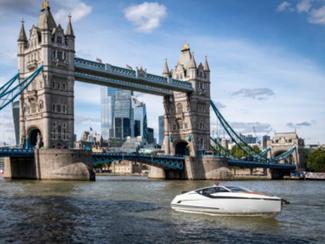 Mise à l'eau du nouveau bateau signé Fairline...