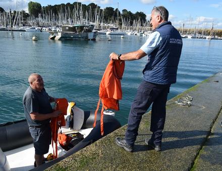 Ces gilets ne sont pas conformes. Nautisme Article