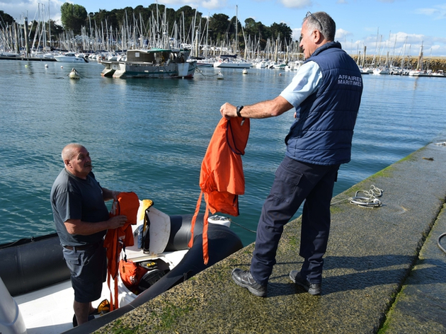 Ces gilets ne sont pas conformes. Nautisme Article