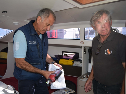 Vérification de l'extincteur. Nautisme Article
