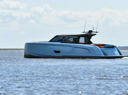 Le VQ58 se décline en plusieurs versions, avec ou sans hard-top et en plusieurs coloris comme ici dans cette version "Gulf Racing".  Le VQ58 se décline en plusieurs versions, avec ou sans hard-top et en plusieurs coloris comme ici dans cette version "Gulf Racing".
